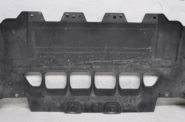 Maserati Ghibli III Stötfångardekor 670001748 image 3