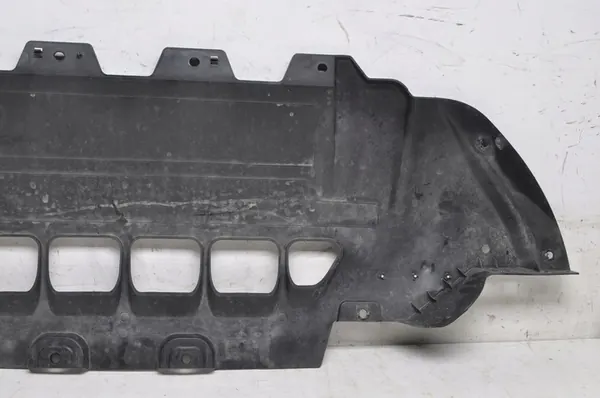 Maserati Ghibli III Stötfångardekor 670001748 image 4