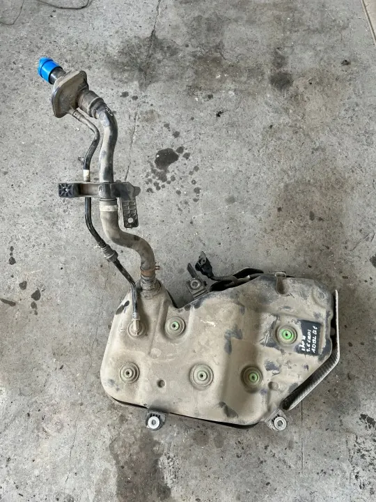 OEM I30 III ZBIORNIK ADBLUE - Gebruikte AdBlue-tank image 2