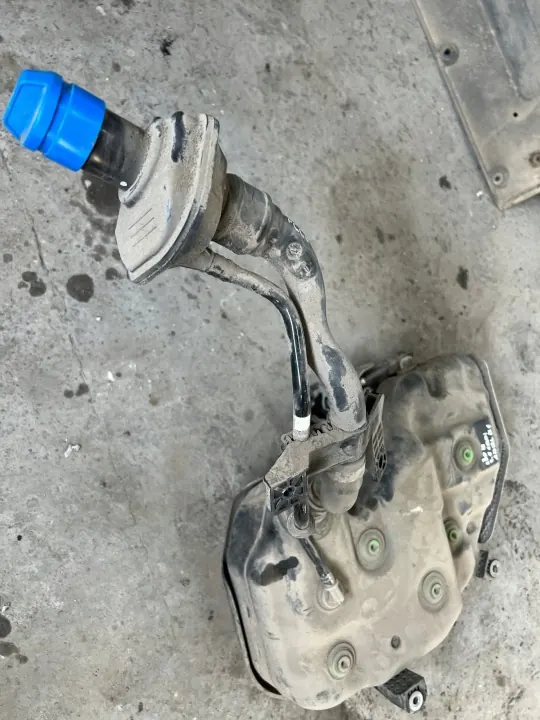 OEM I30 III ZBIORNIK ADBLUE - Gebruikte AdBlue-tank image 3