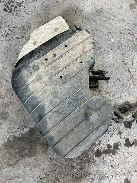 OEM I30 III ZBIORNIK ADBLUE - Gebruikte AdBlue-tank image 6