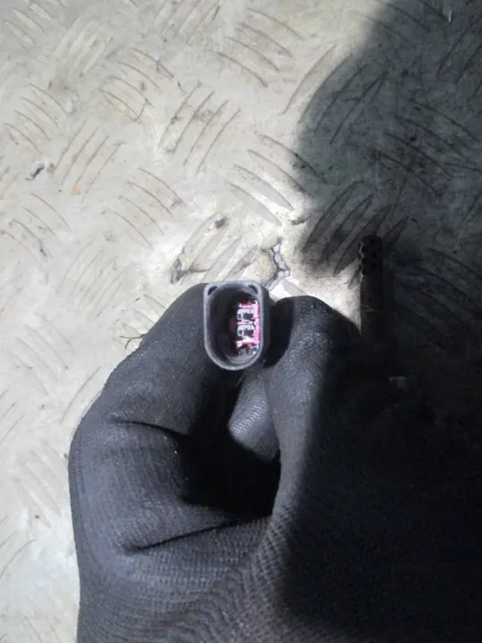 Volkswagen OE 036906088C Abgastemperatursensor image 2