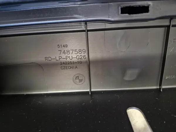 Protector maletero BMW i4 G26 OEM 7487589 - Usado image 5