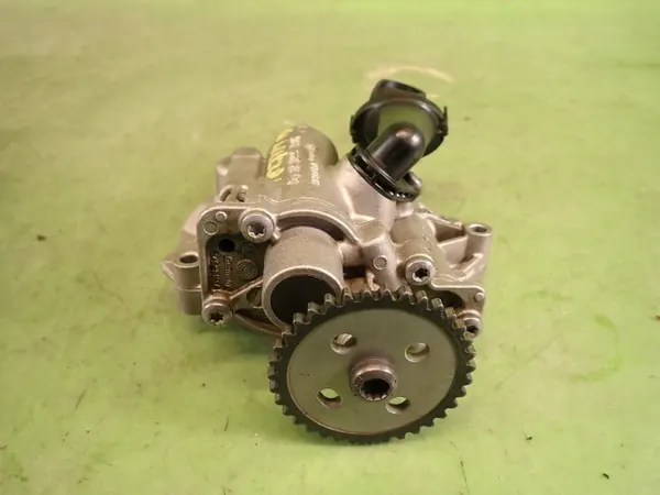 Bomba de aceite usada OEM 04E115109S para Skoda Octavia IV RS image 3