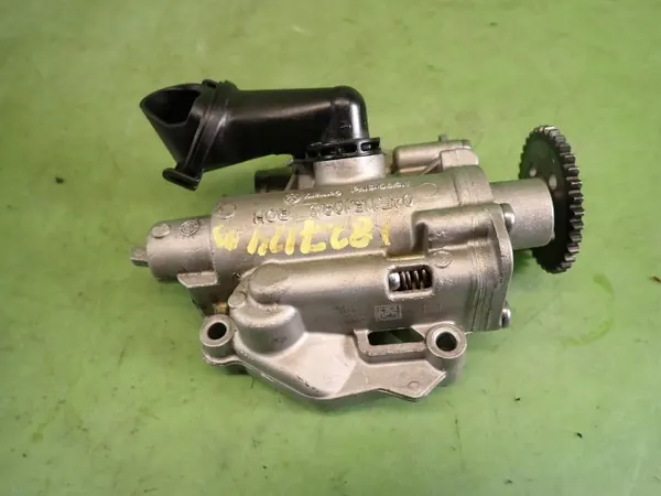 Bomba de aceite usada OEM 04E115109S para Skoda Octavia IV RS image 4
