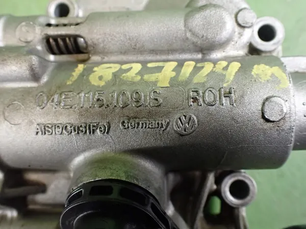 Bomba de aceite usada OEM 04E115109S para Skoda Octavia IV RS image 5