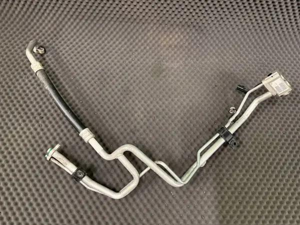 OEM 101954400AVV Válvula de expansión AC Tesla - Usado image 2