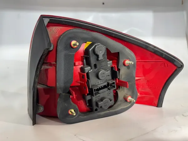 AUDI A6 C5 Sedán Luz Trasera Izquierda 4B5945095B image 3