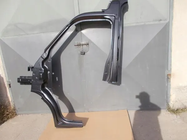 Renault Master 2011+ Montant Avant Gauche OEM 98763456765439 image 2