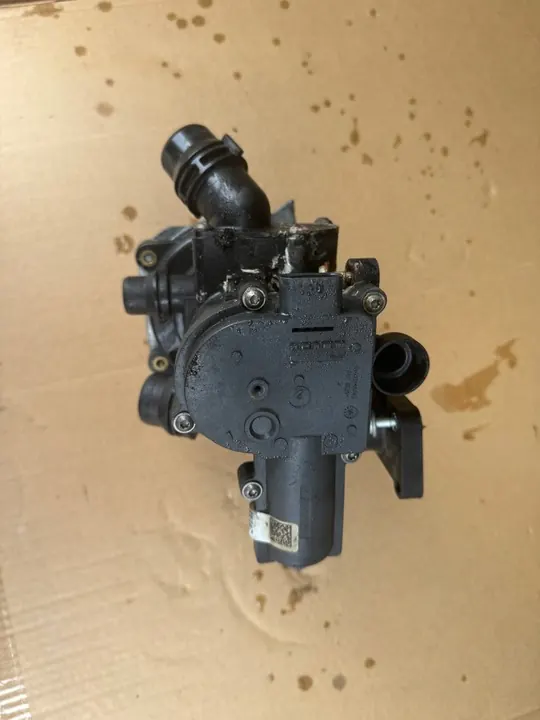 Termostato da Bomba de Água Audi VW Seat Skoda 2.0 TFSI image 2