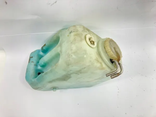 Lämmin tuulilasinpesuneste säiliö Mercedes W124 image 2