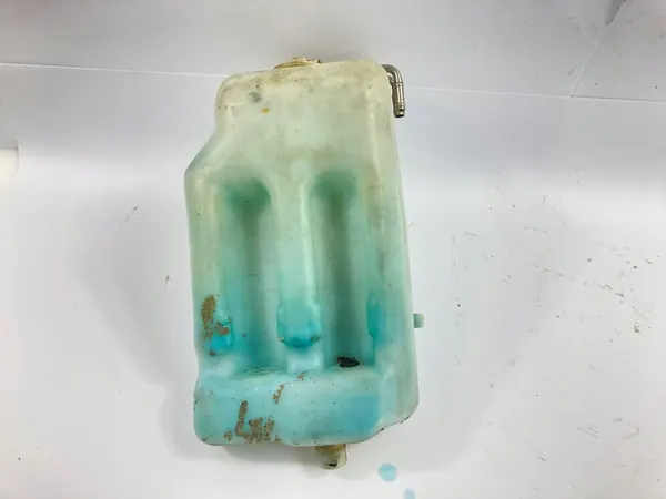 Lämmin tuulilasinpesuneste säiliö Mercedes W124 image 3