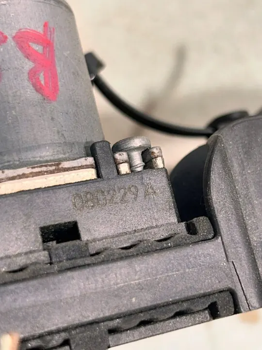 Lämmityksen Säätöventtiili Audi A6 C6 LIFT 4F1 959 617 B image 3