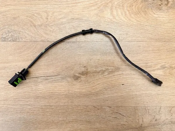 AUDI A4 B9 8W 2.0 TFSI Bremsbelagverschleißsensor hinten rechts image 3