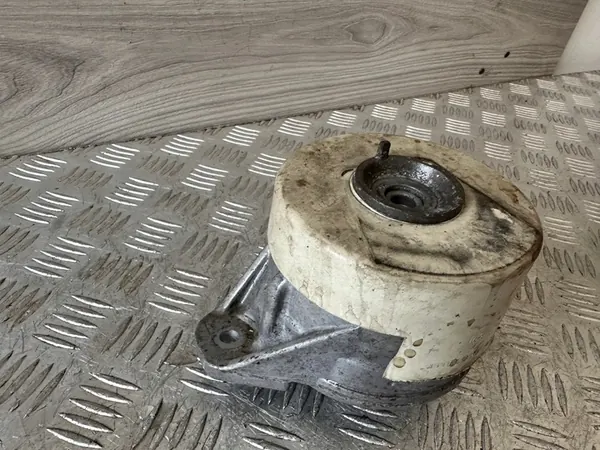 MERCEDES C KLASA W205 2.0B Moottorin Kiinnike A205 240 0800 image 7