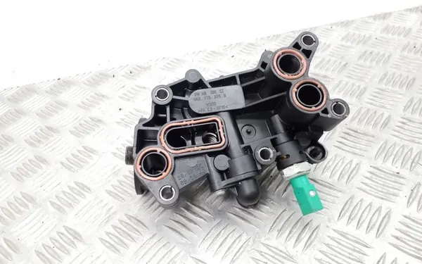 Olje filter bas Skoda Fabia III 04B115389B image 3