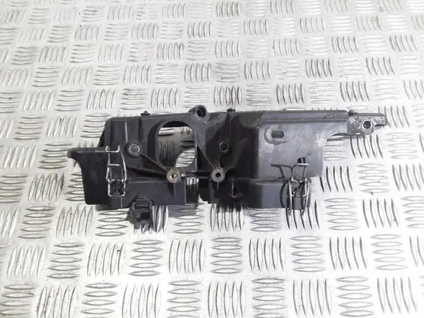 Nissan moottoritilan osat OEM 8200468152A - Käytetty image 2