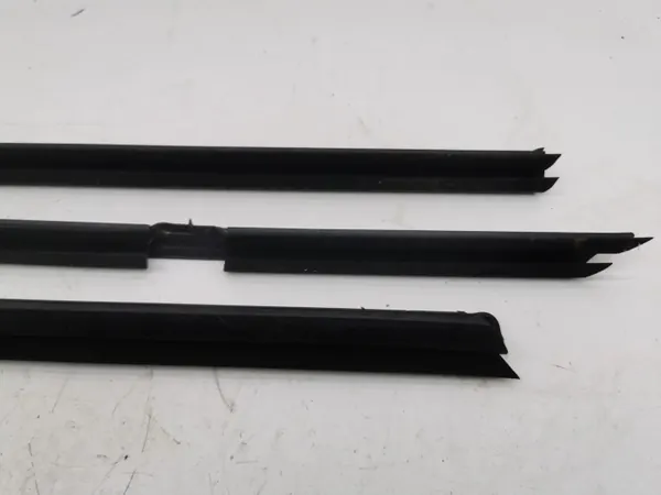 Mercedes-Benz voorraamrubber OEM AMD137085 image 3