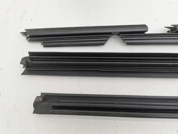 Mercedes-Benz voorraamrubber OEM AMD137085 image 6