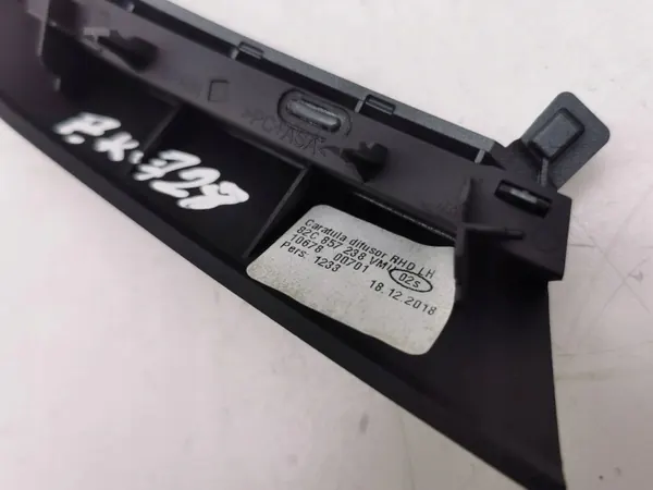 Handschoenenvakframe Audi A1 2019 OEM 82C857238 image 7