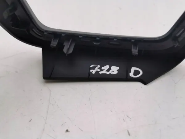 Handschoenenvakframe Audi A1 2019 OEM 82C857238 image 8