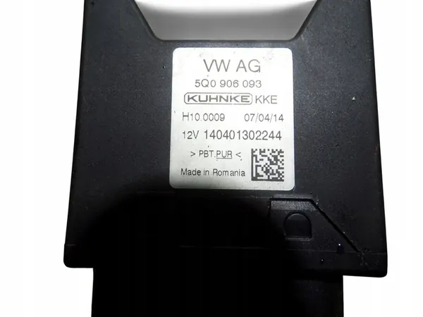 Contrôleur de pompe à essence SKODA OCTAVIA III 5Q0906093 image 4