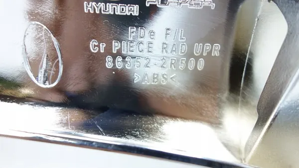 HYUNDAI I30 LIFT 2010 Etugrilli Kromimerkki 86352-2R500 image 5