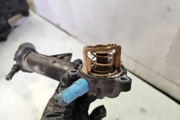 Carcasa de termostato ALFA ROMEO GIULIETTA 2.0L Diesel image 4