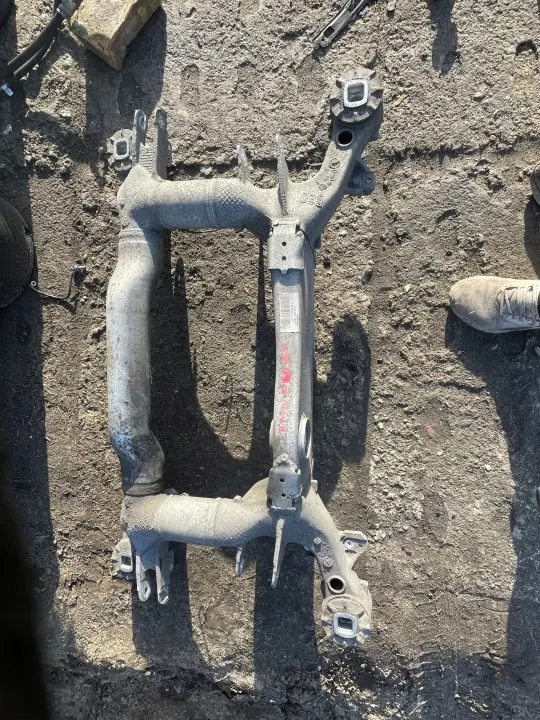 BMW Bakre balk OEM 6770827 för E60/E61 image 2