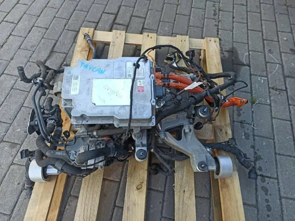 Porsche Taycan Voorwielaandrijving Motor 25,000km 2023 image 2