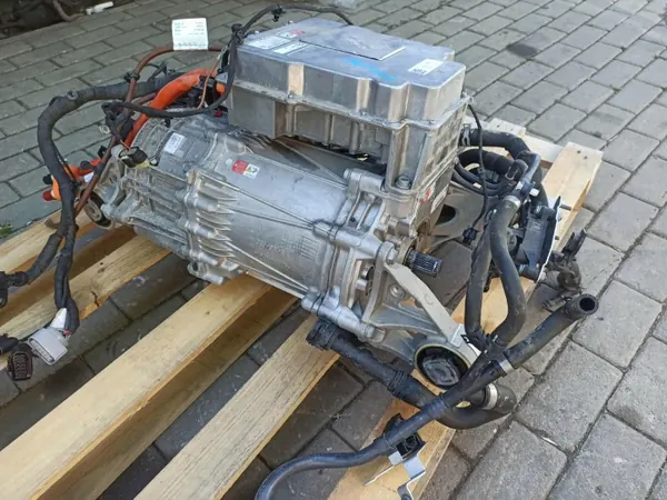 Porsche Taycan Voorwielaandrijving Motor 25,000km 2023 image 3