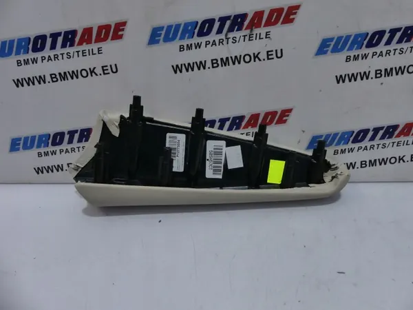 BMW X1 F48 LCI Linker voorportier armsteun OEM 7937877 image 3