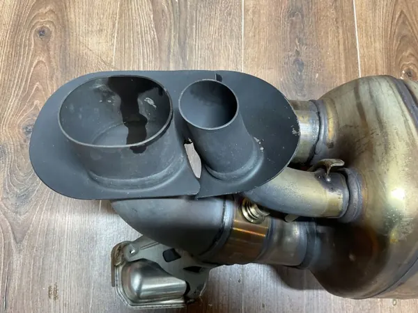 Porsche 911 Turbo S 992 Uitlaatdemper OEM 992251057D image 8
