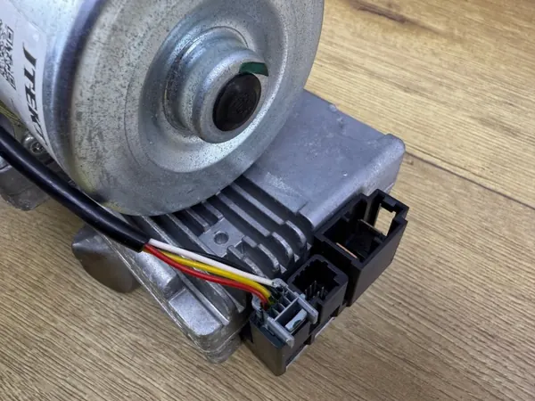 Colonne de direction OEM 488102646R pour Renault Clio IV image 8