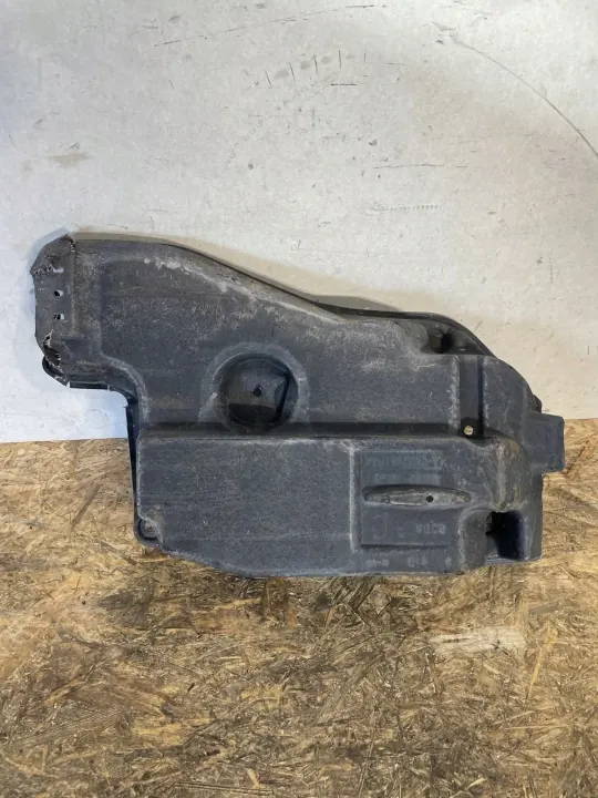 Lexus NX 300H Untere Abdeckung OEM 5816578010 - Gebraucht image 2
