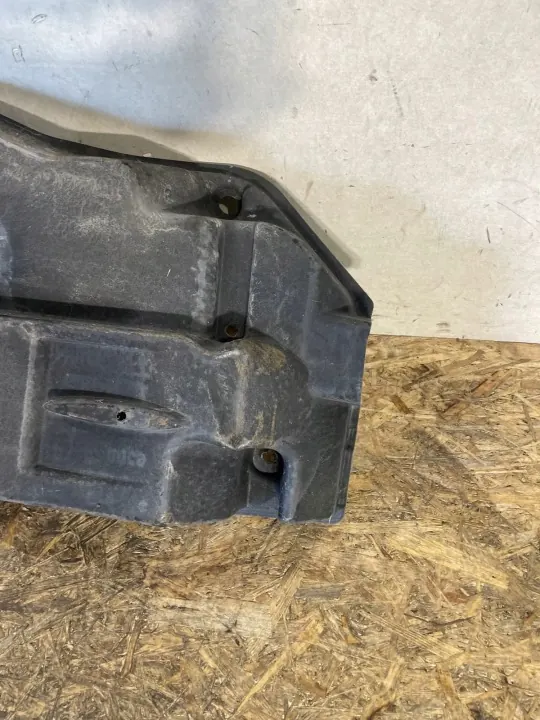 Lexus NX 300H Untere Abdeckung OEM 5816578010 - Gebraucht image 3