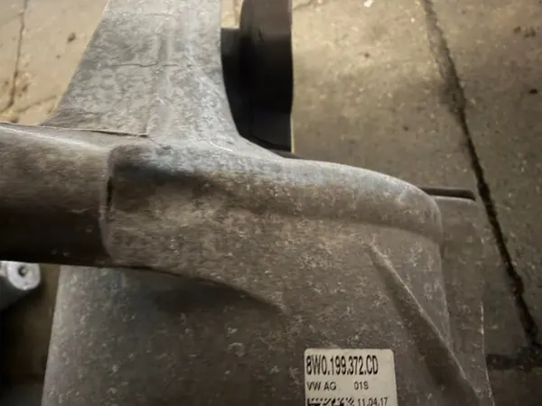 Soporte de motor derecho Audi A4 B9 2016-2024 OEM image 4