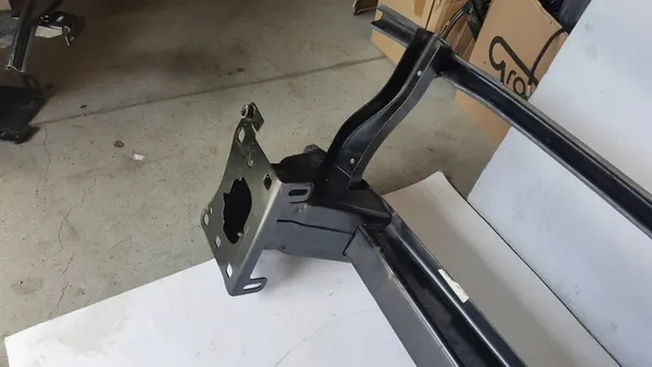 Volkswagen OE Etupuskuri Vahvistus 5G0807109AJ image 10