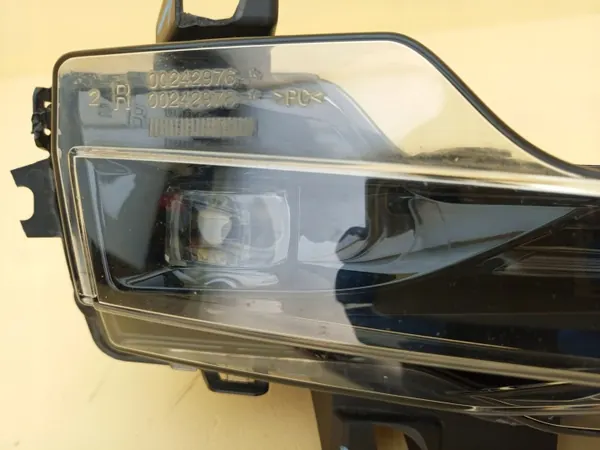 Tesla Model 3/Y DRL Halógeno LED Delantero Derecho OEM 1507933-00-C image 10
