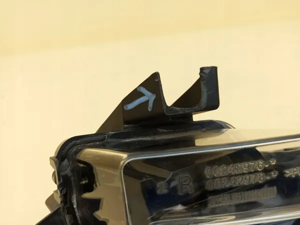 Tesla Model 3/Y DRL Halógeno LED Delantero Derecho OEM 1507933-00-C image 8
