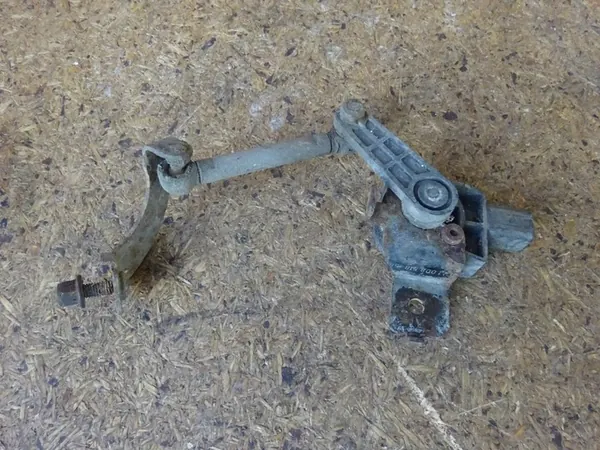 Xenonnivåsensor A3 8P GOLF V R32 1T0907503 1K0941274B image 2