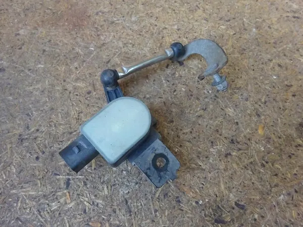 Xenonnivåsensor A3 8P GOLF V R32 1T0907503 1K0941274B image 5