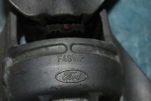 Support moteur F4SWP 1.5 TDCI Ford Transit Courier 2014+ image 3
