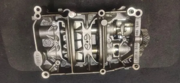 VW Öljypumppu OEM 03L103535 Passat B7 2.0L Diesel image 3