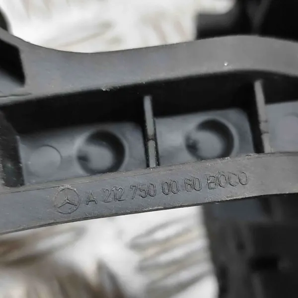 Mercedes-Benz CLS C218 2014 Pièces de Carrosserie OEM A2127500060 image 6