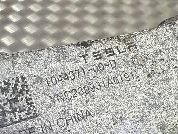 Tesla Model 3 2023 Lado esquerdo Suporte mola amortecedor OEM 104403200C image 3