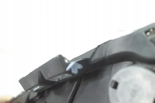 Faros delanteros derecho Opel Corsa D 11- Centro plateado OEM 95511328 image 4