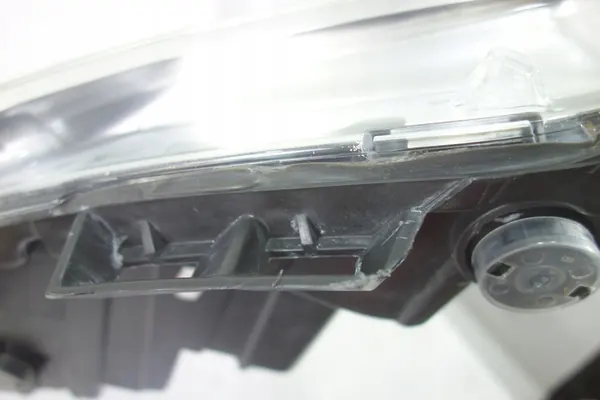 Faros delanteros derecho Opel Corsa D 11- Centro plateado OEM 95511328 image 5