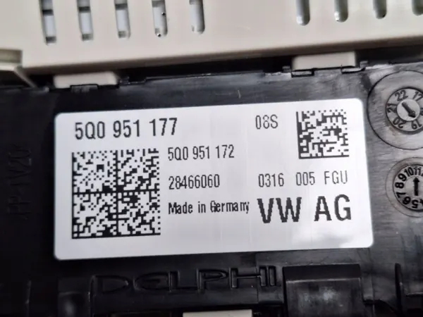 Audi Q3 F3 2020 Voorstoelverlichting OEM 81A947135T image 3