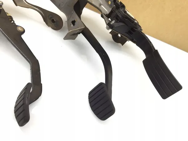 RENAULT CLIO IV Pedalset image 2